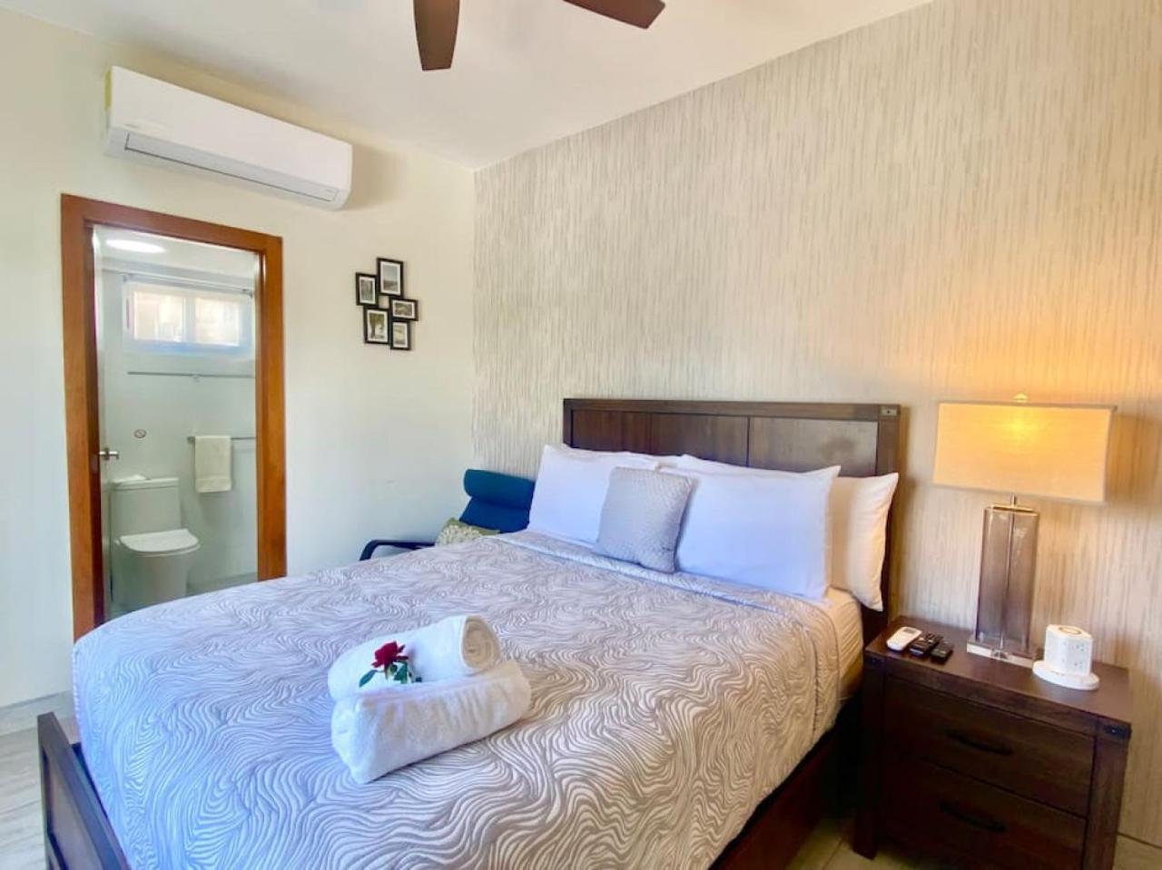 Cozy City Center Condo, Full AC