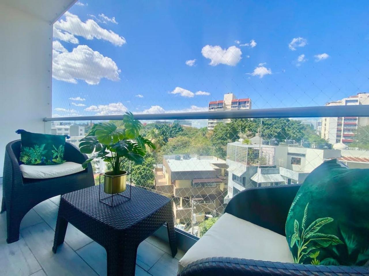 Cozy City Center Condo, Full AC