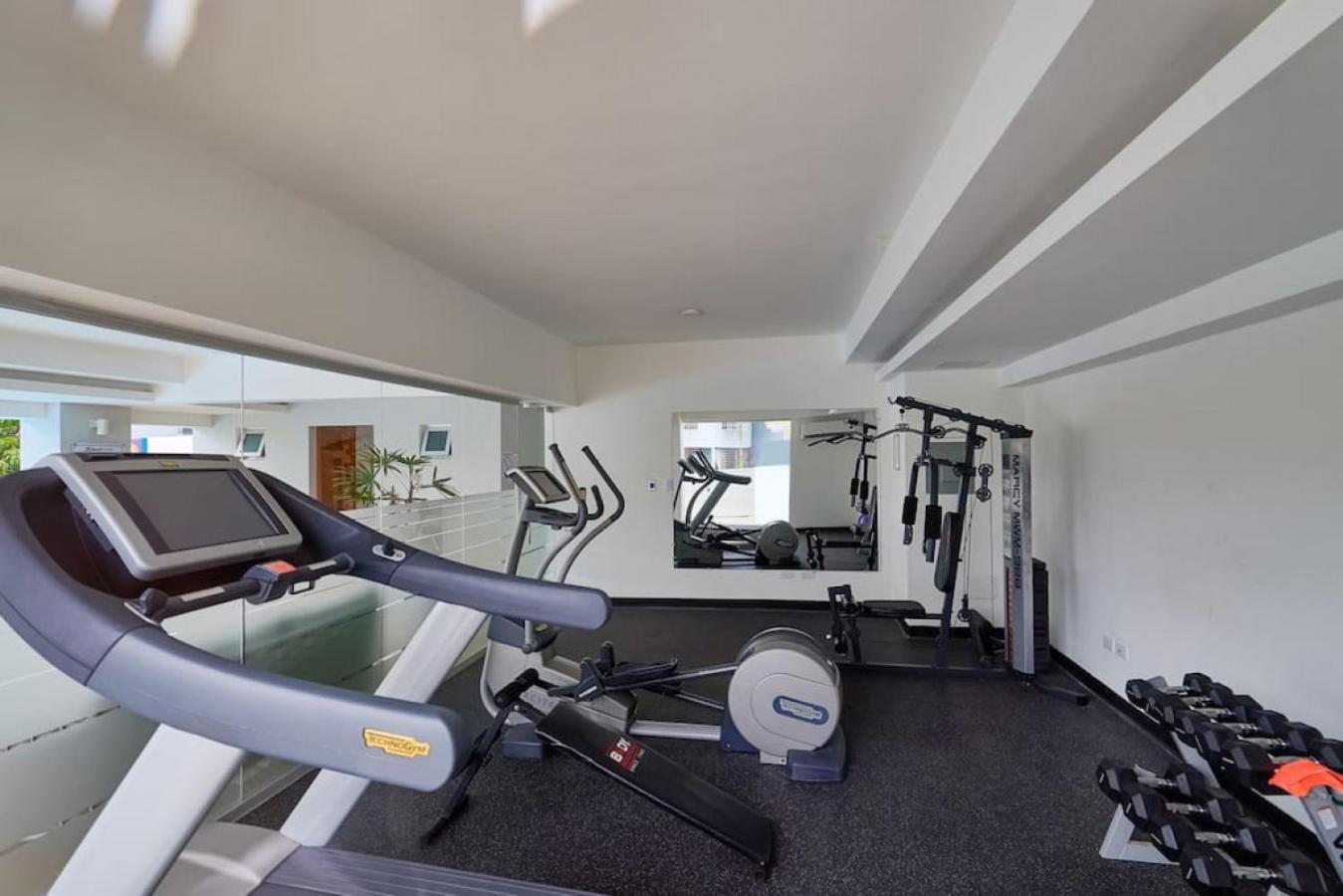Cozy City Center Condo, Full AC