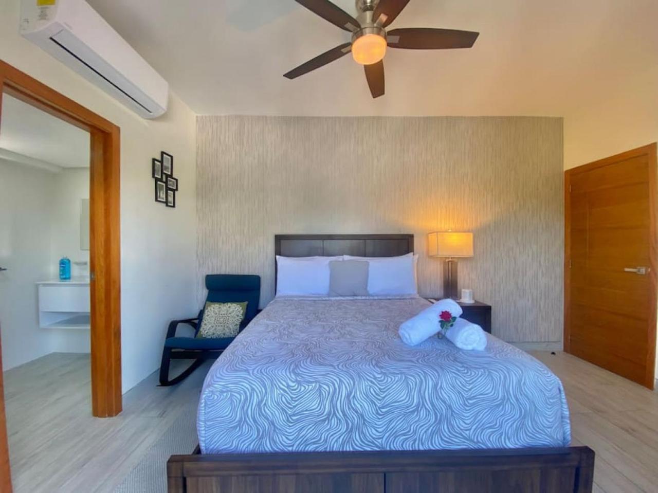 Cozy City Center Condo, Full AC