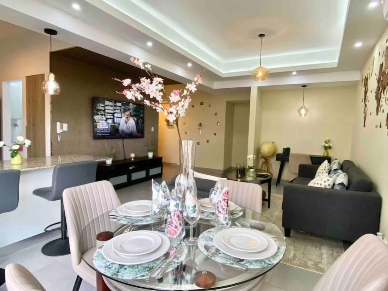Cozy City Center Condo, Full AC