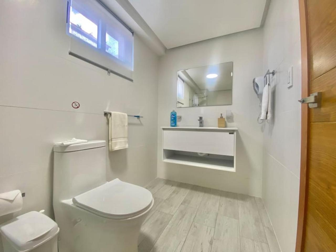 Cozy City Center Condo, Full AC