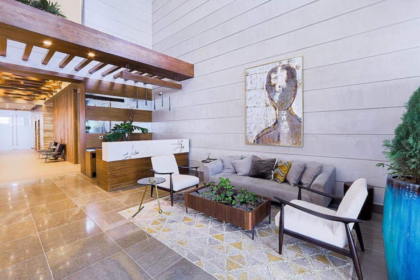 Luxury Centric Upscale Condo