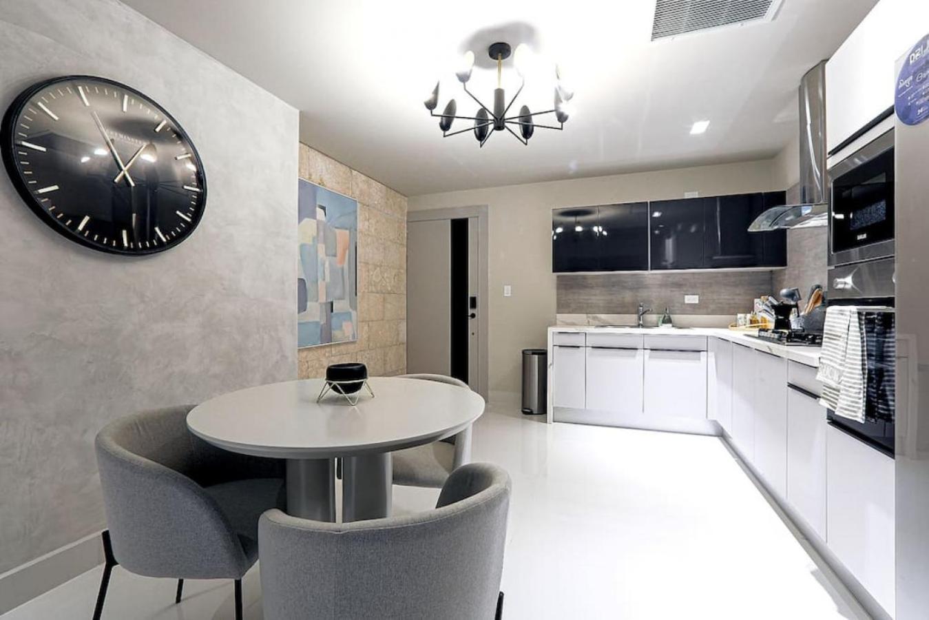 Luxury Centric Upscale Condo