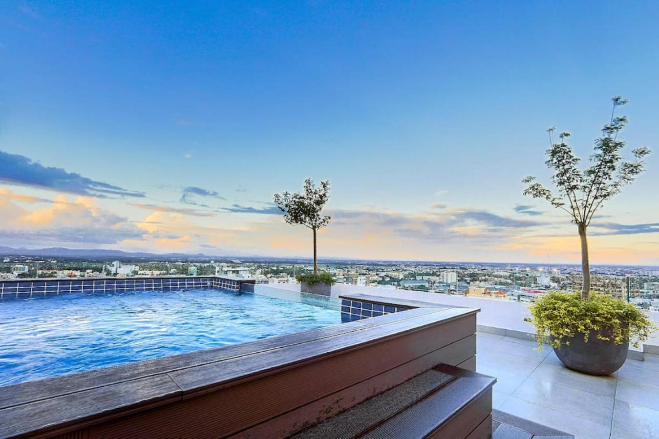 Luxury Centric Upscale Condo