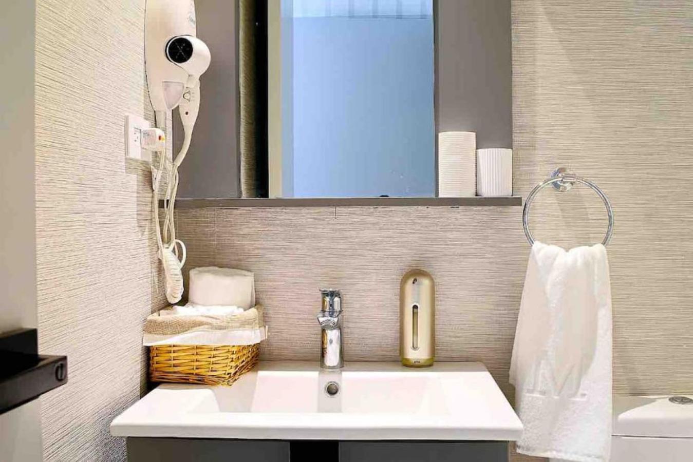 Luxury Centric Upscale Condo
