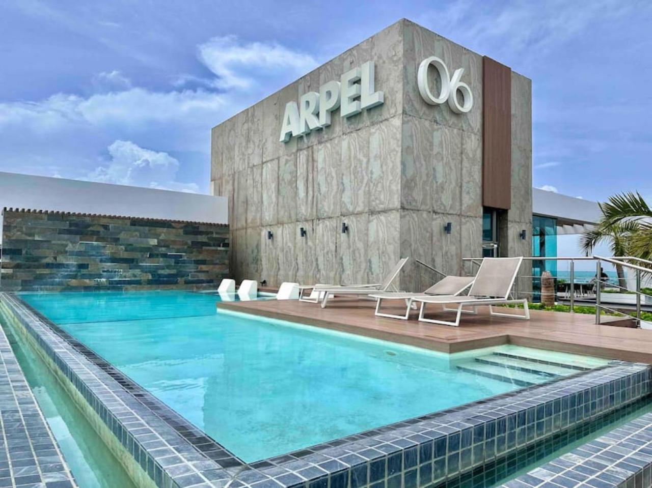 Upscale Centric Apt Near All