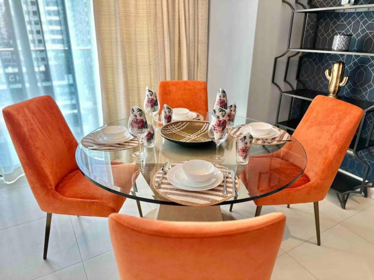 Upscale Centric Apt Near All