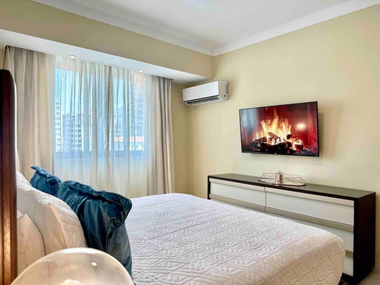 Upscale Centric Apt Near All