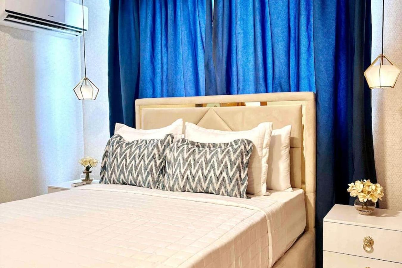 Upscale Centric Apt Near All