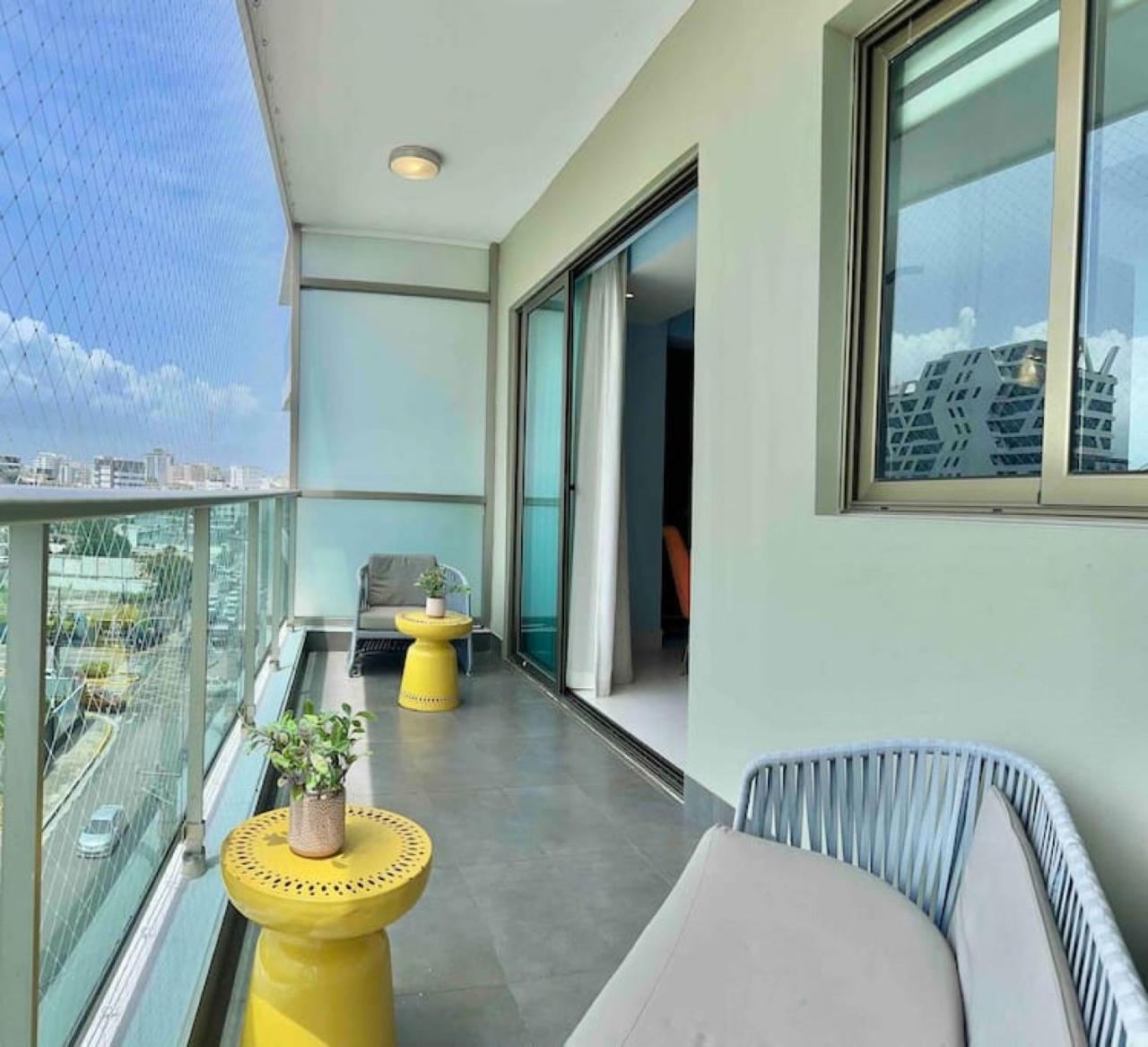 Upscale Centric Apt Near All