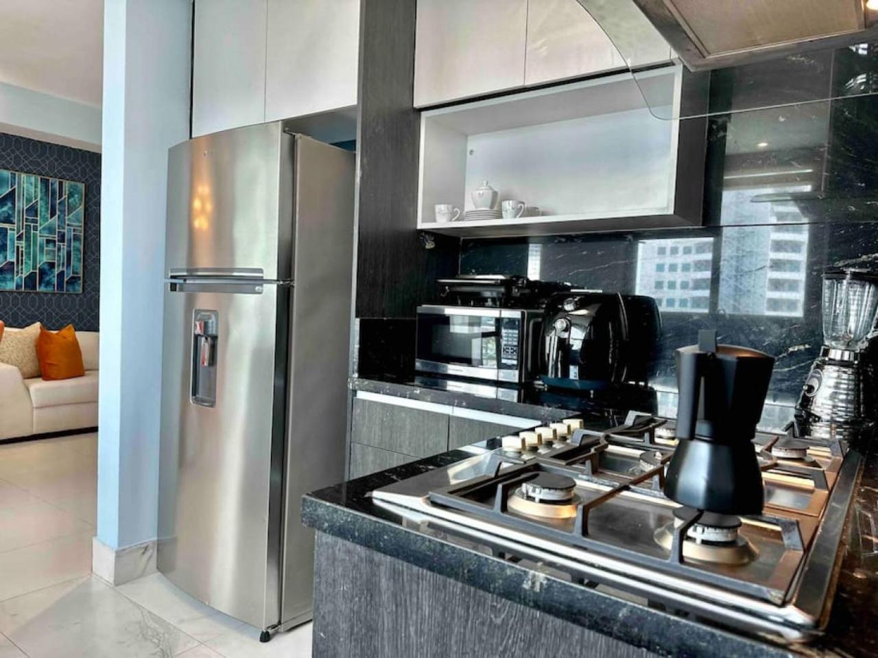 Upscale Centric Apt Near All