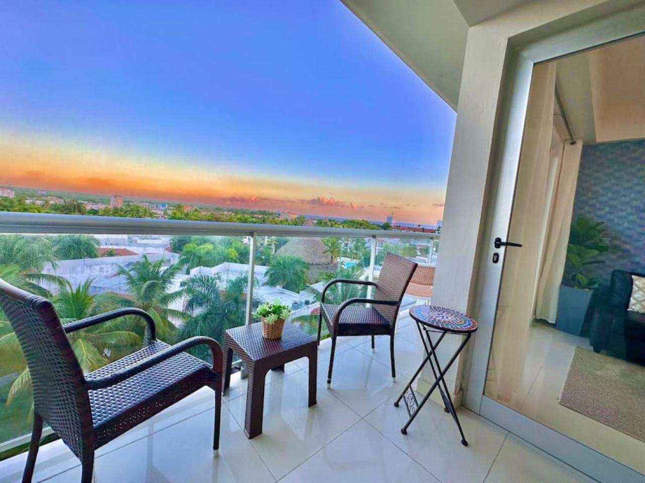 Hotel Cozy Hideaway Apt Near Beach - Image 1