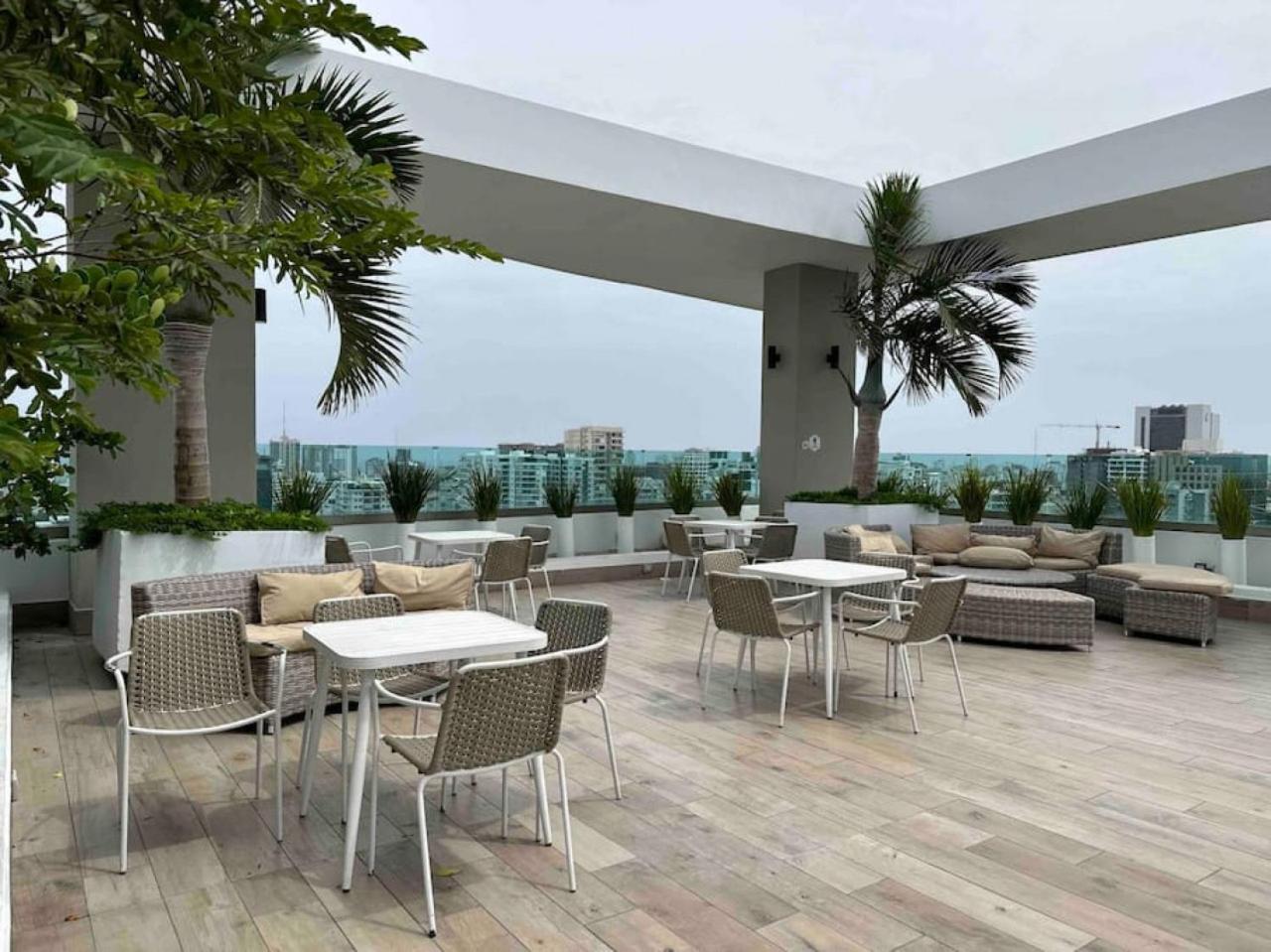Upscale Centric Apt Near All