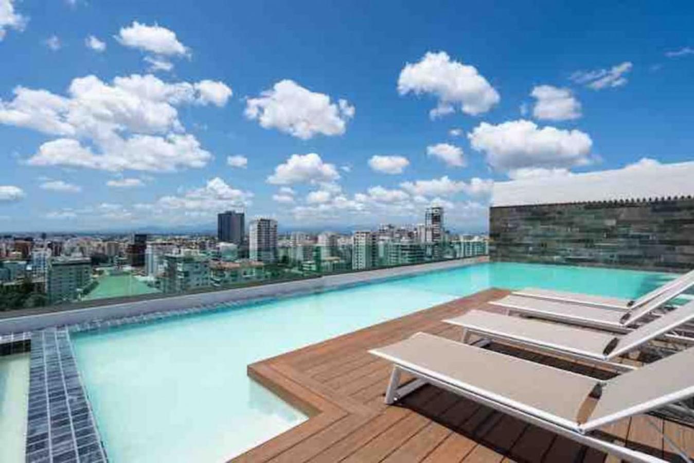 Upscale Centric Apt Near All