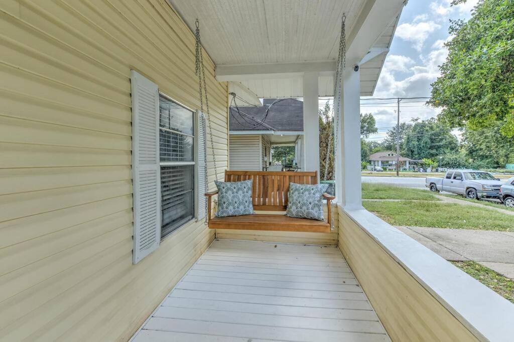 Spacious 3BR Midtown Home - Sleeps 7 - Walkable to Dining & Attractions - Easy Access to Downtown view 3