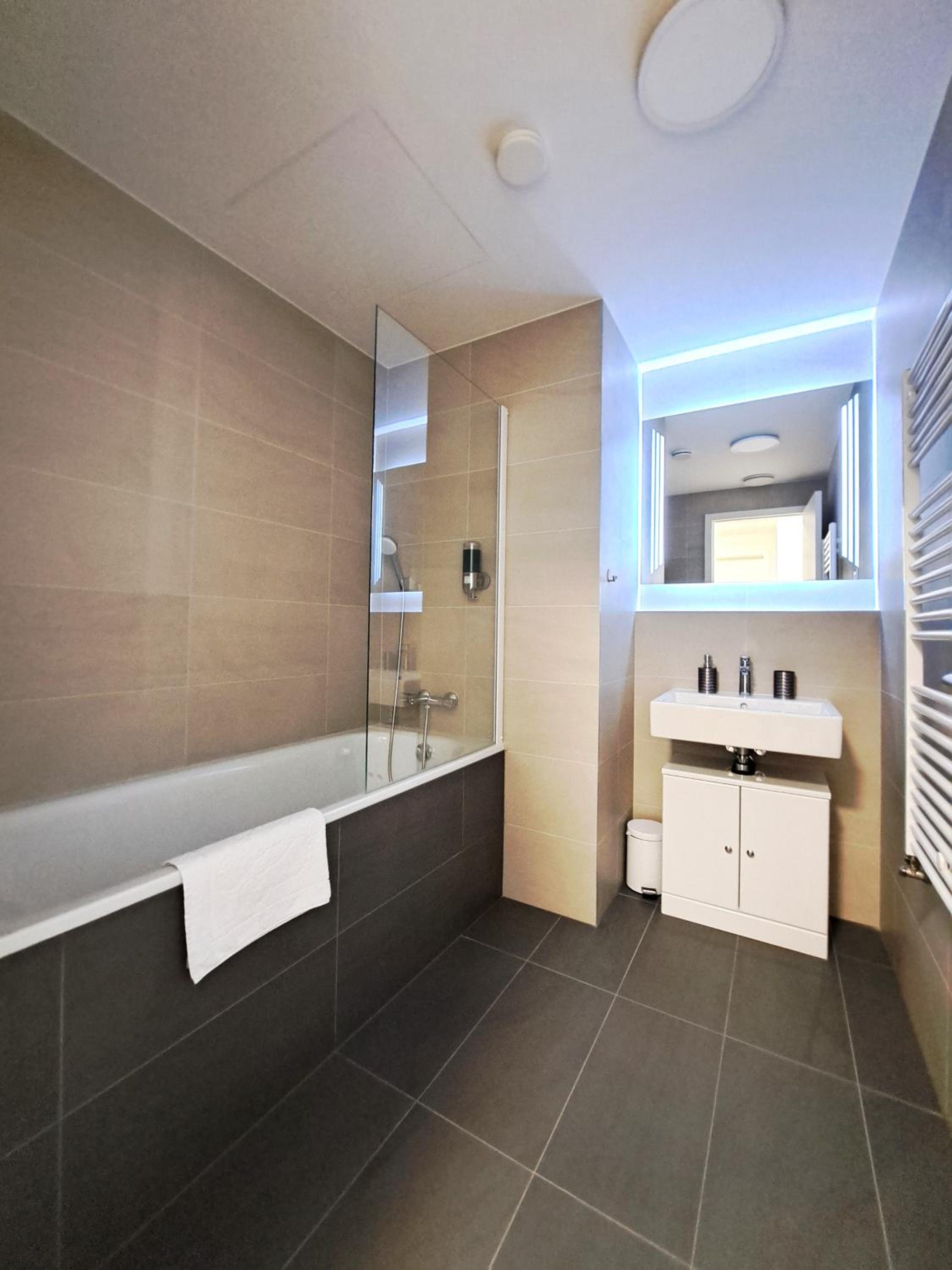 Prestigious SKY PARK apartment - top city view - Traveller awards 2024 view 5