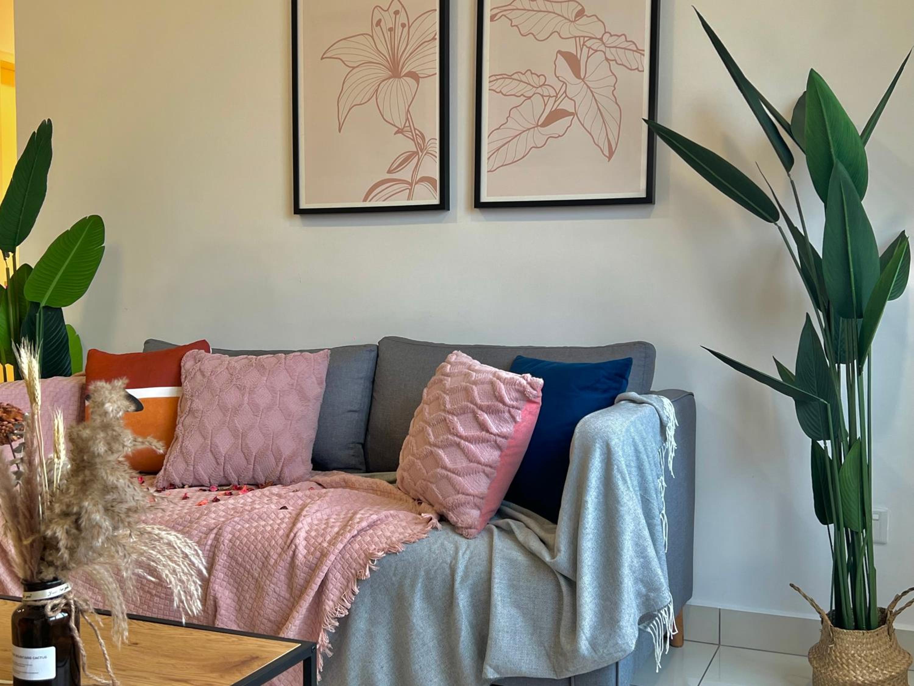 Family Type Premium Homestay MRT Shopping Mall