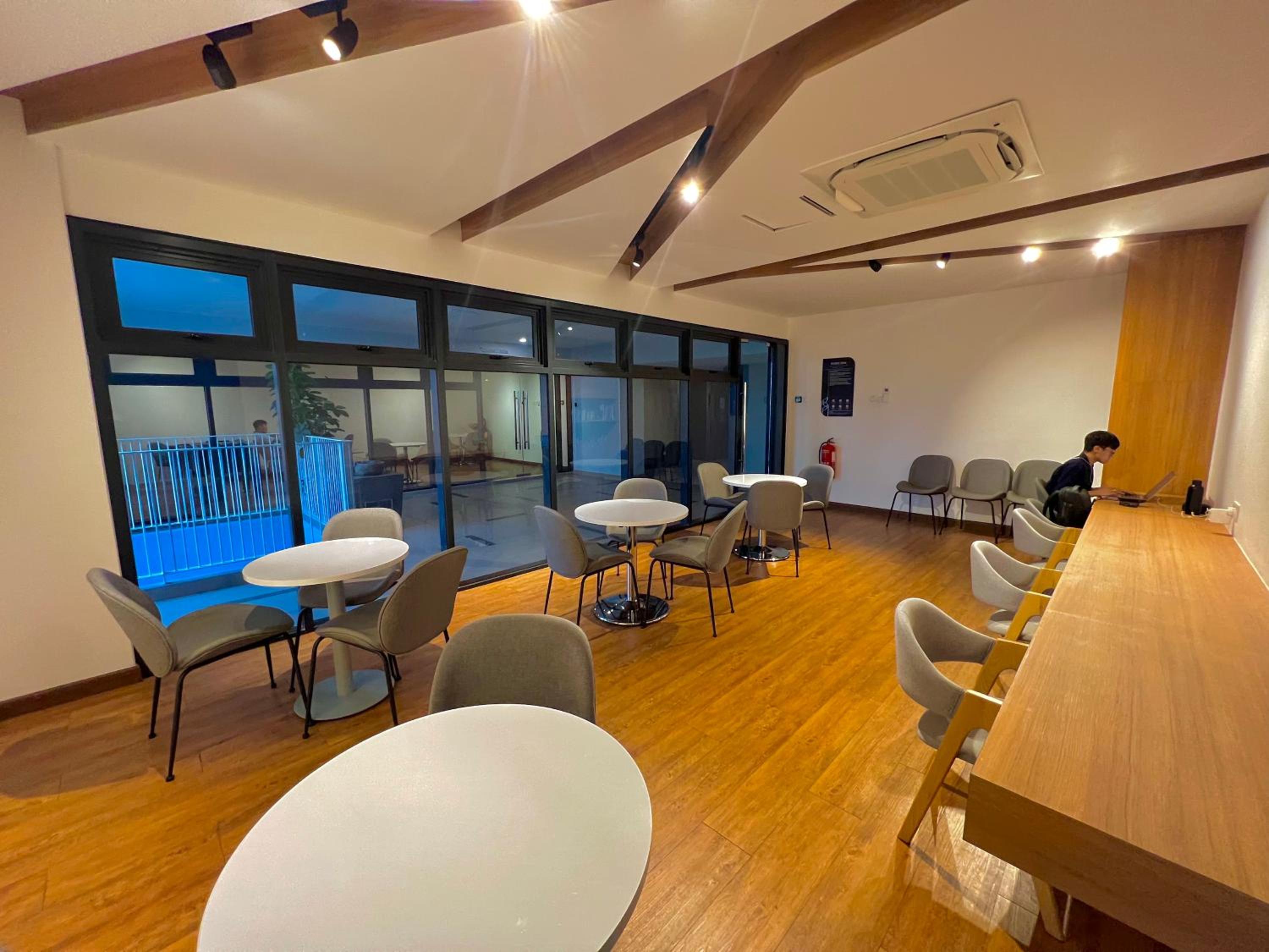 Family Type Premium Homestay MRT Shopping Mall