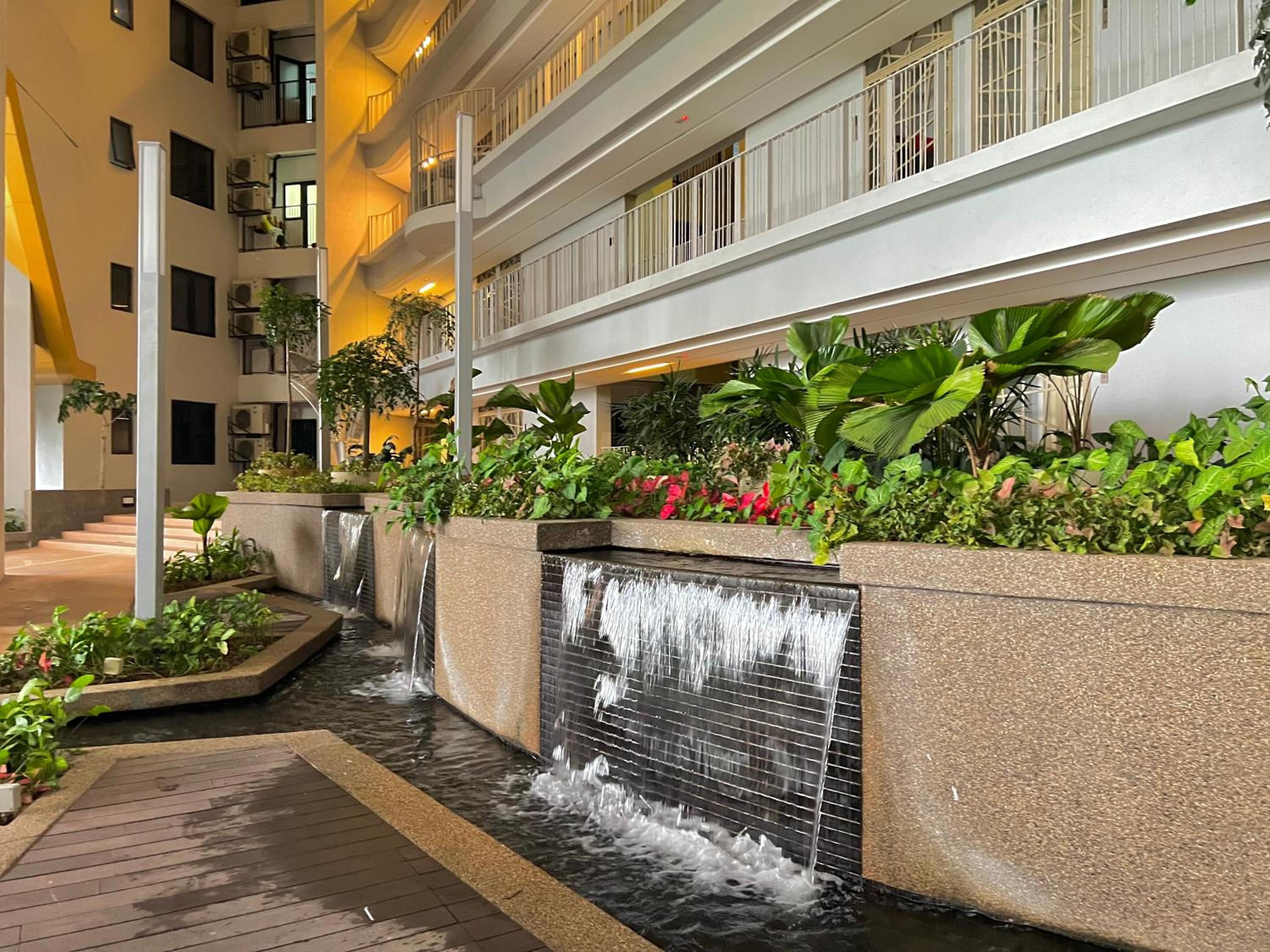 Family Type Premium Homestay MRT Shopping Mall