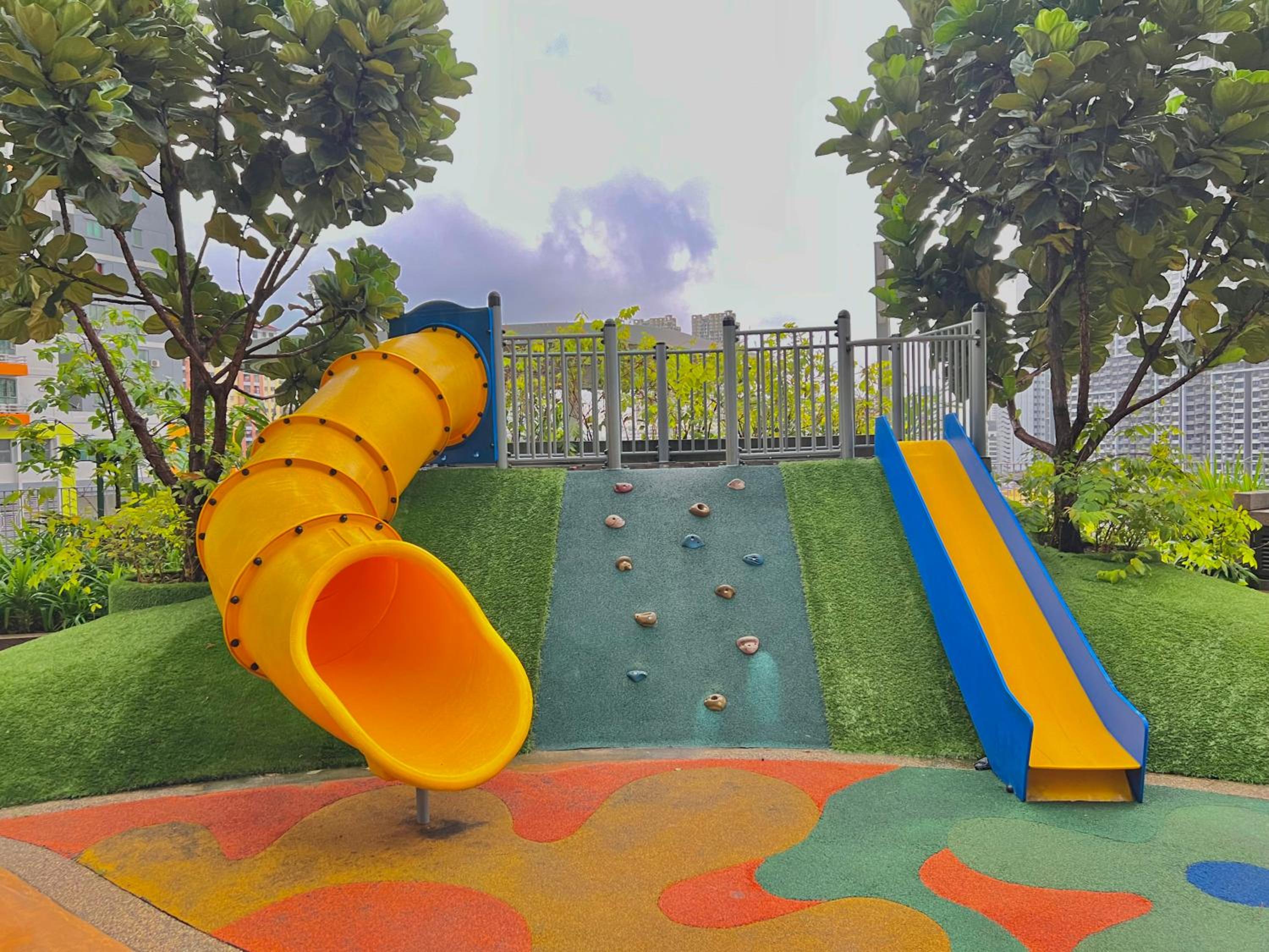 Family Type Premium Homestay MRT Shopping Mall