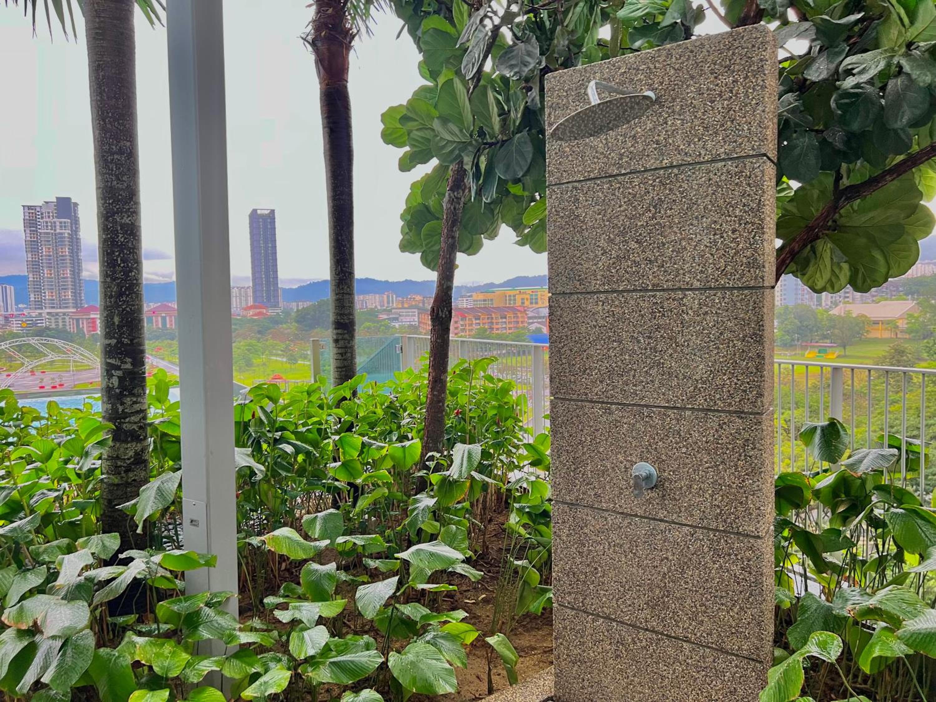 Family Type Premium Homestay MRT Shopping Mall