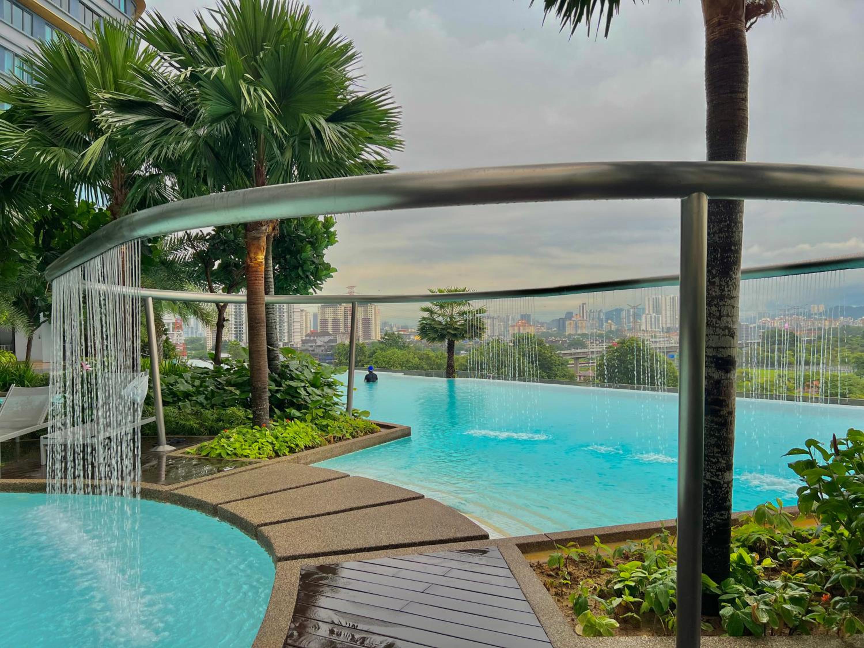 Family Type Premium Homestay MRT Shopping Mall