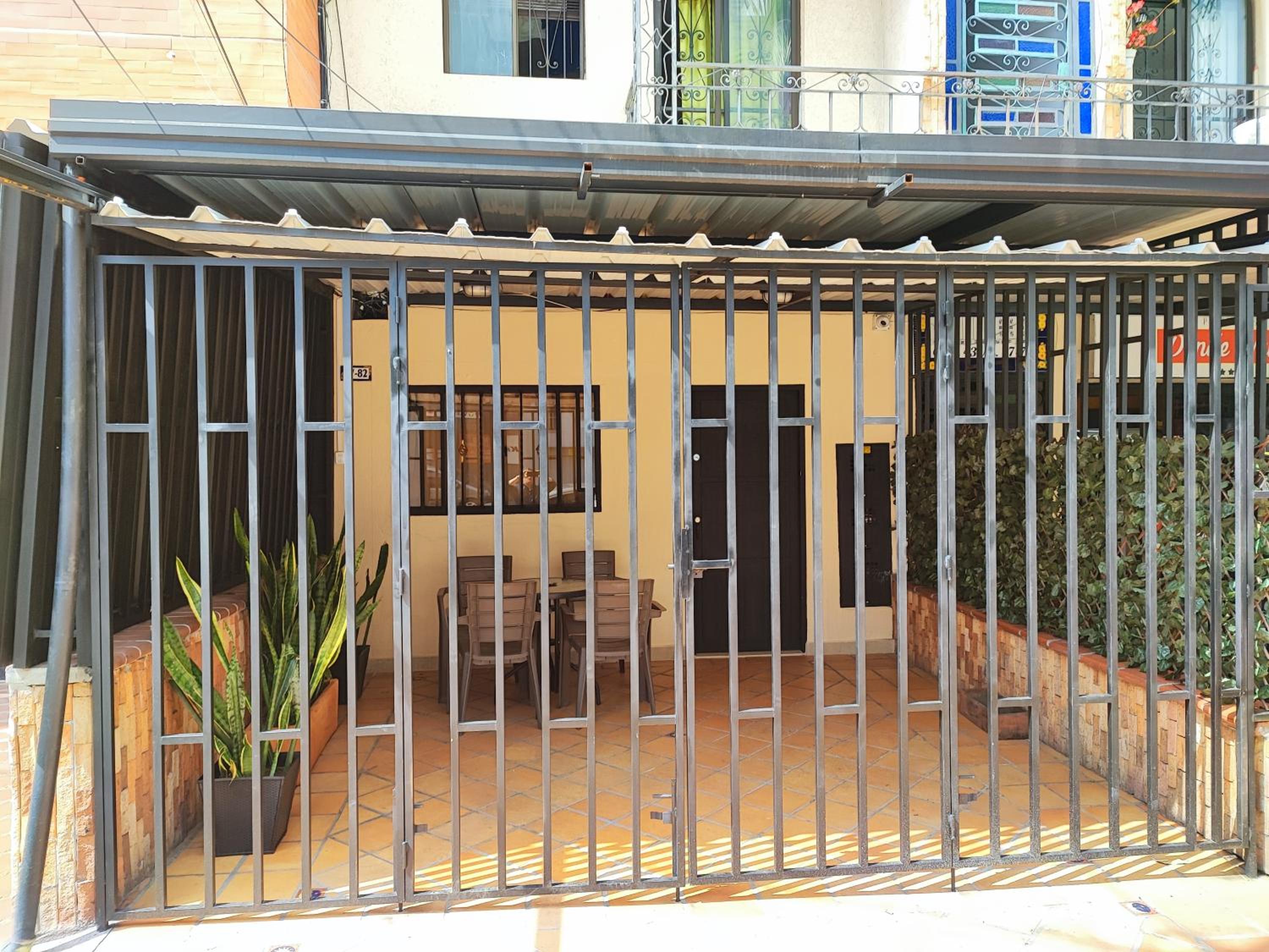 Lindo apartamento en laureles EA