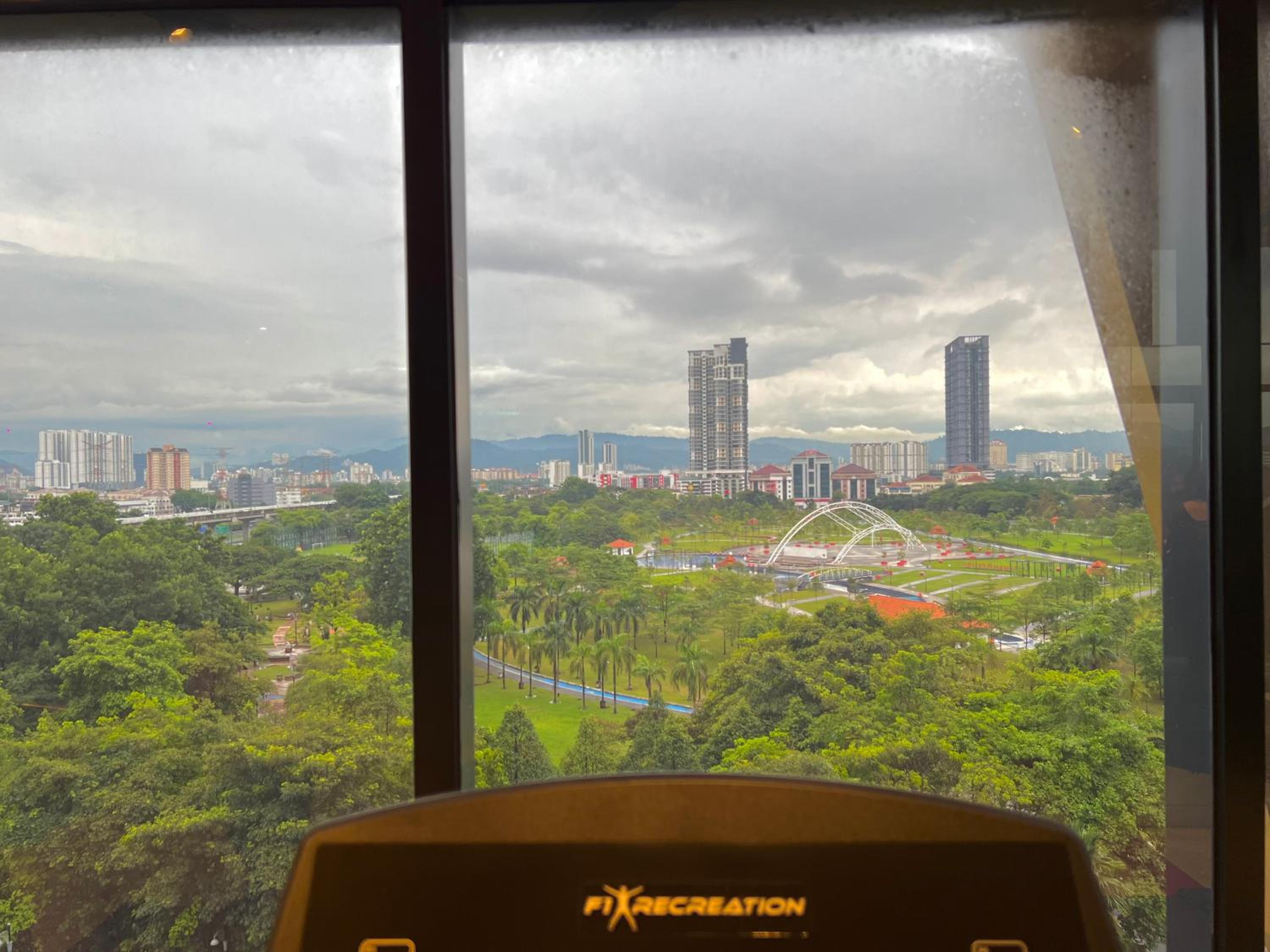 Sunway Velocity MRT LRT Premium Family Homestay