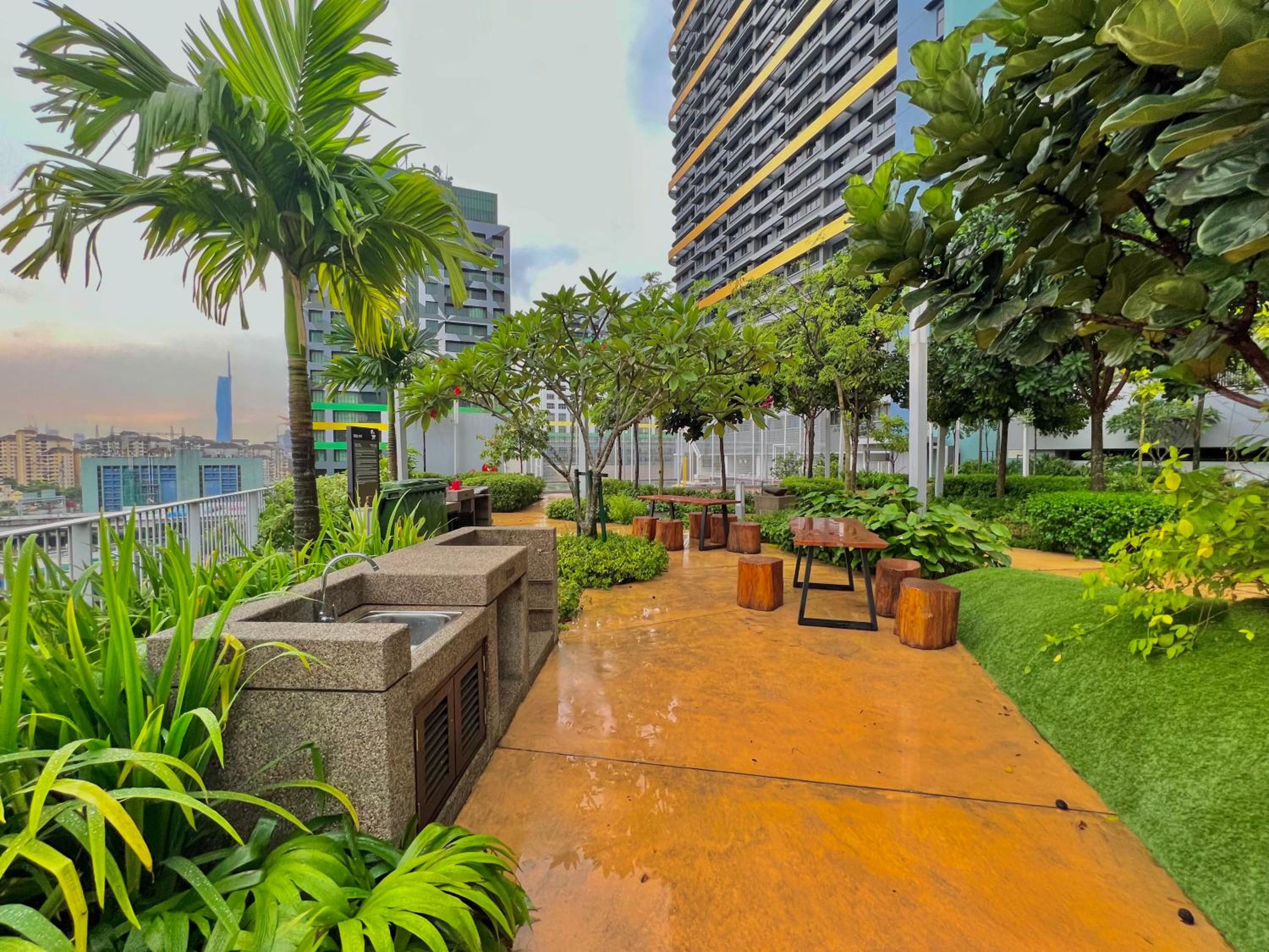 Sunway Velocity MRT LRT Premium Family Homestay