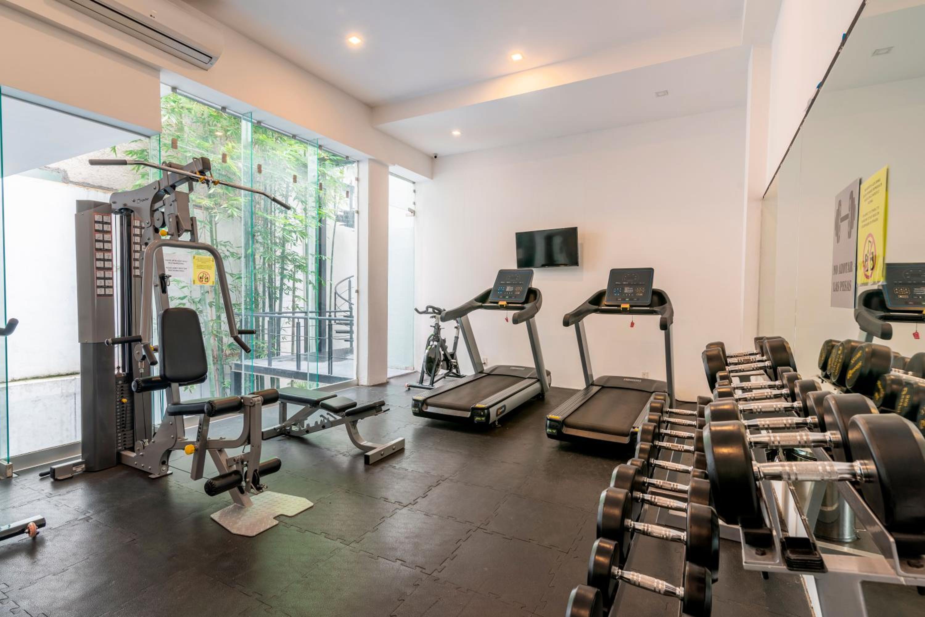 Cozy Studio with Pool, Rooftop & City View in La Roma - Alure photo 5