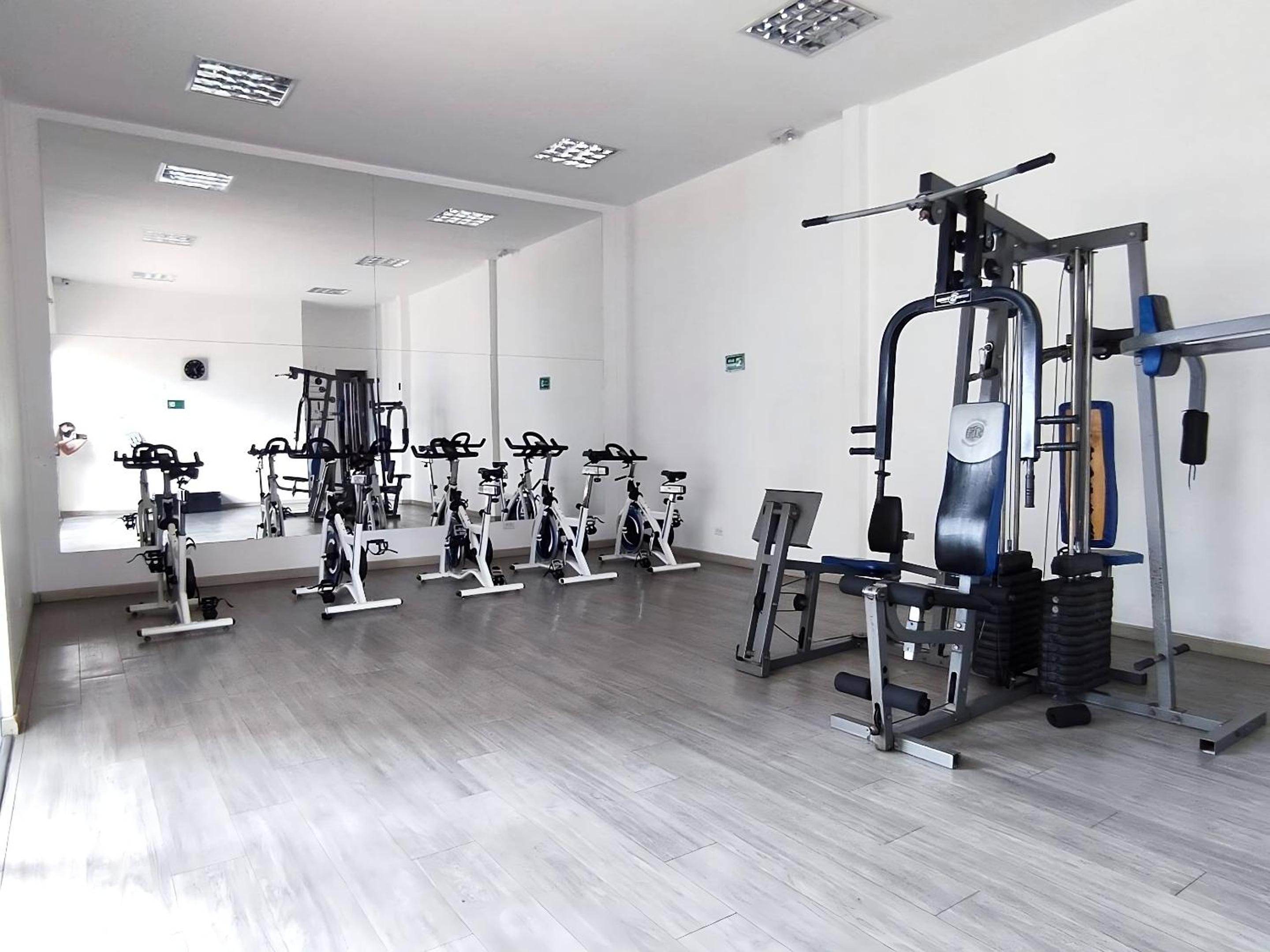 Apartamento con piscina, frente a CC Mayorca