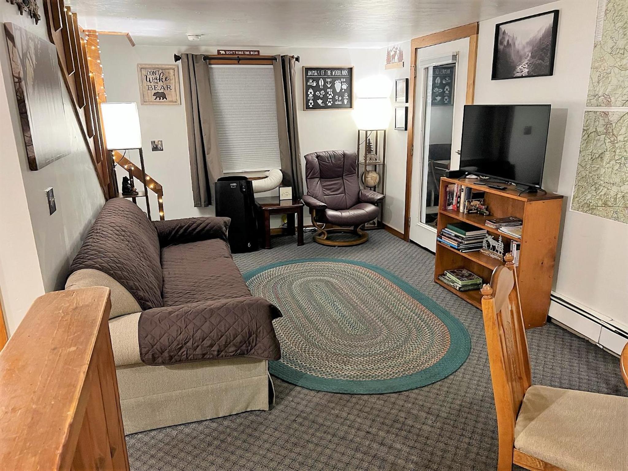 Rustic Retreat 3 Min Walk From Main St Plymouth view 5