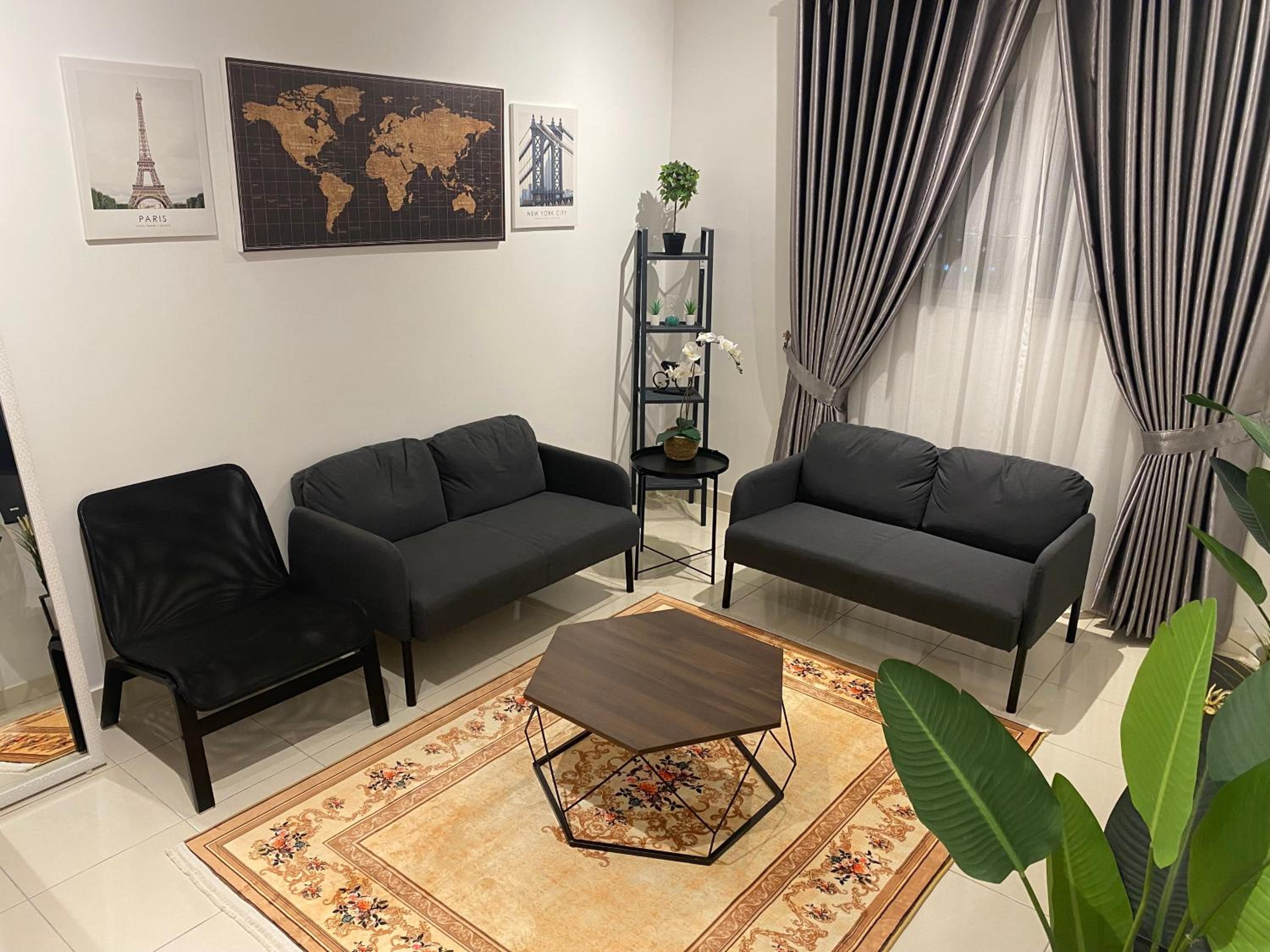 Reylin Alanis Suite // Free Wifi & Netflix // Airport Shuttle Service photo 4