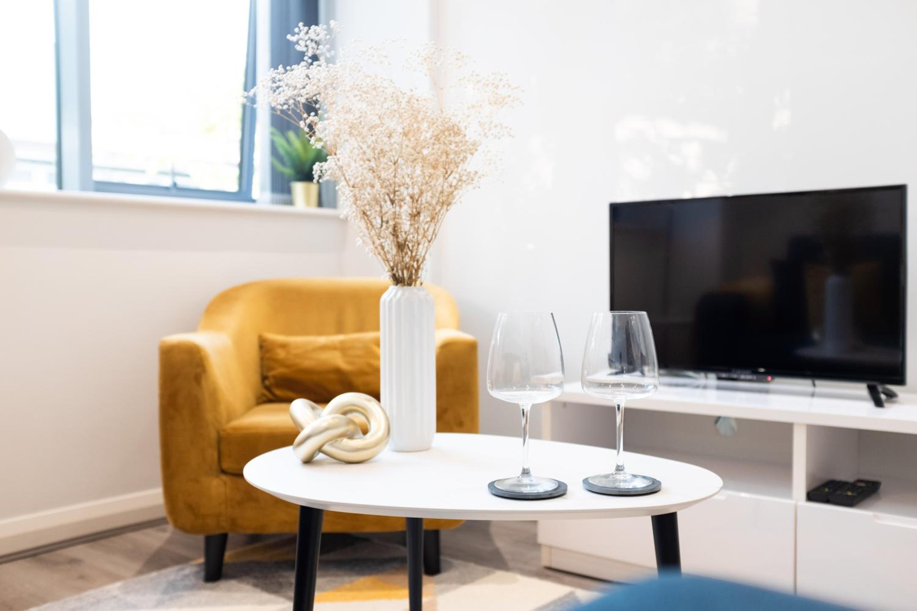 Luxury, free gym, indoor terrace, city centre view 3