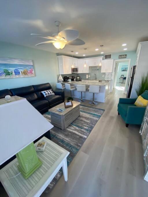 Beachfront Condo On Quiet Treasure Island- 1 Bed view 4