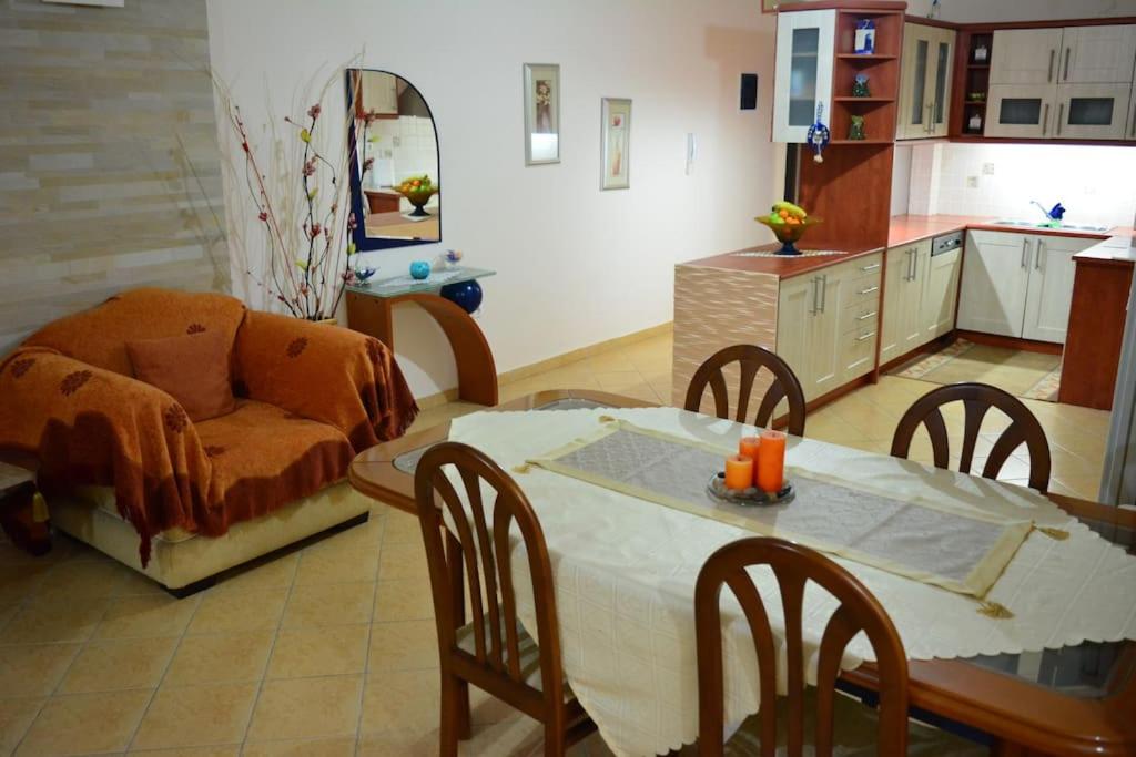 Seafront modern apartment!
