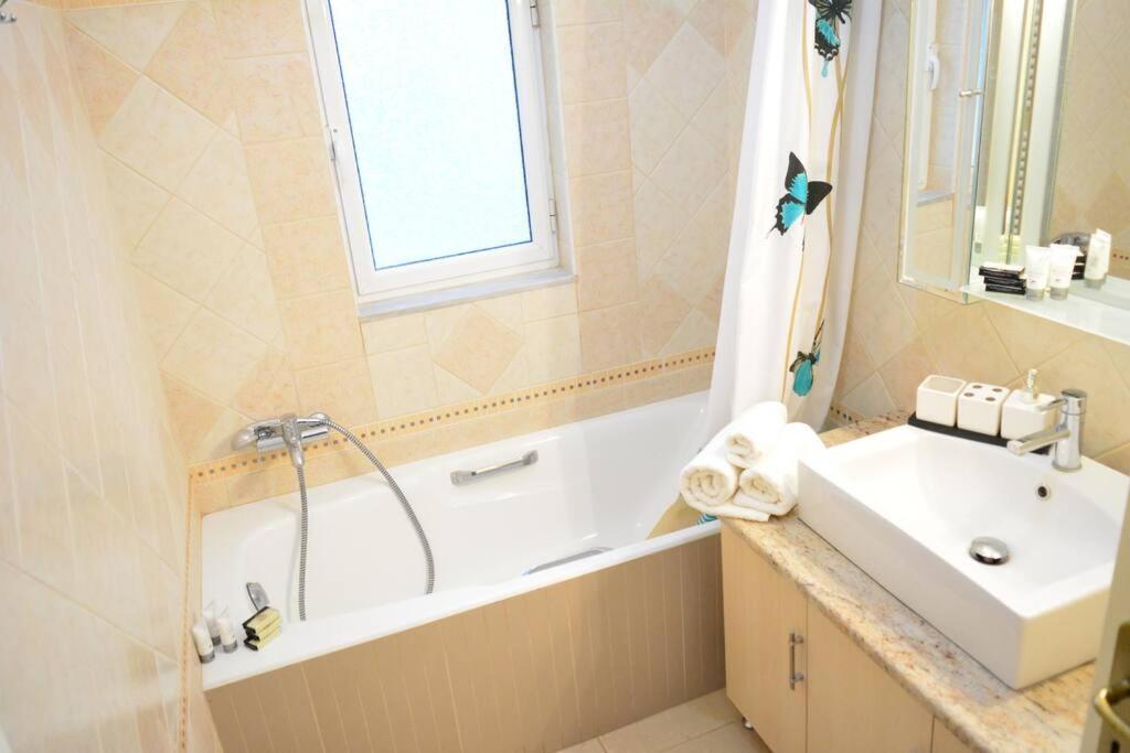 Seafront modern apartment!