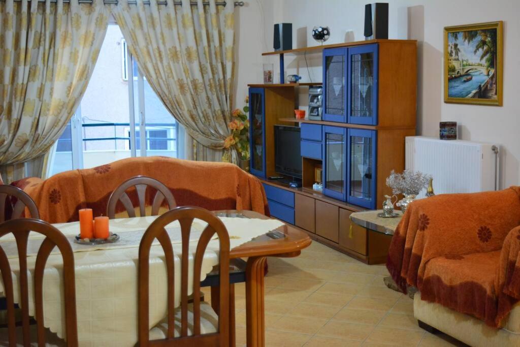Seafront modern apartment!