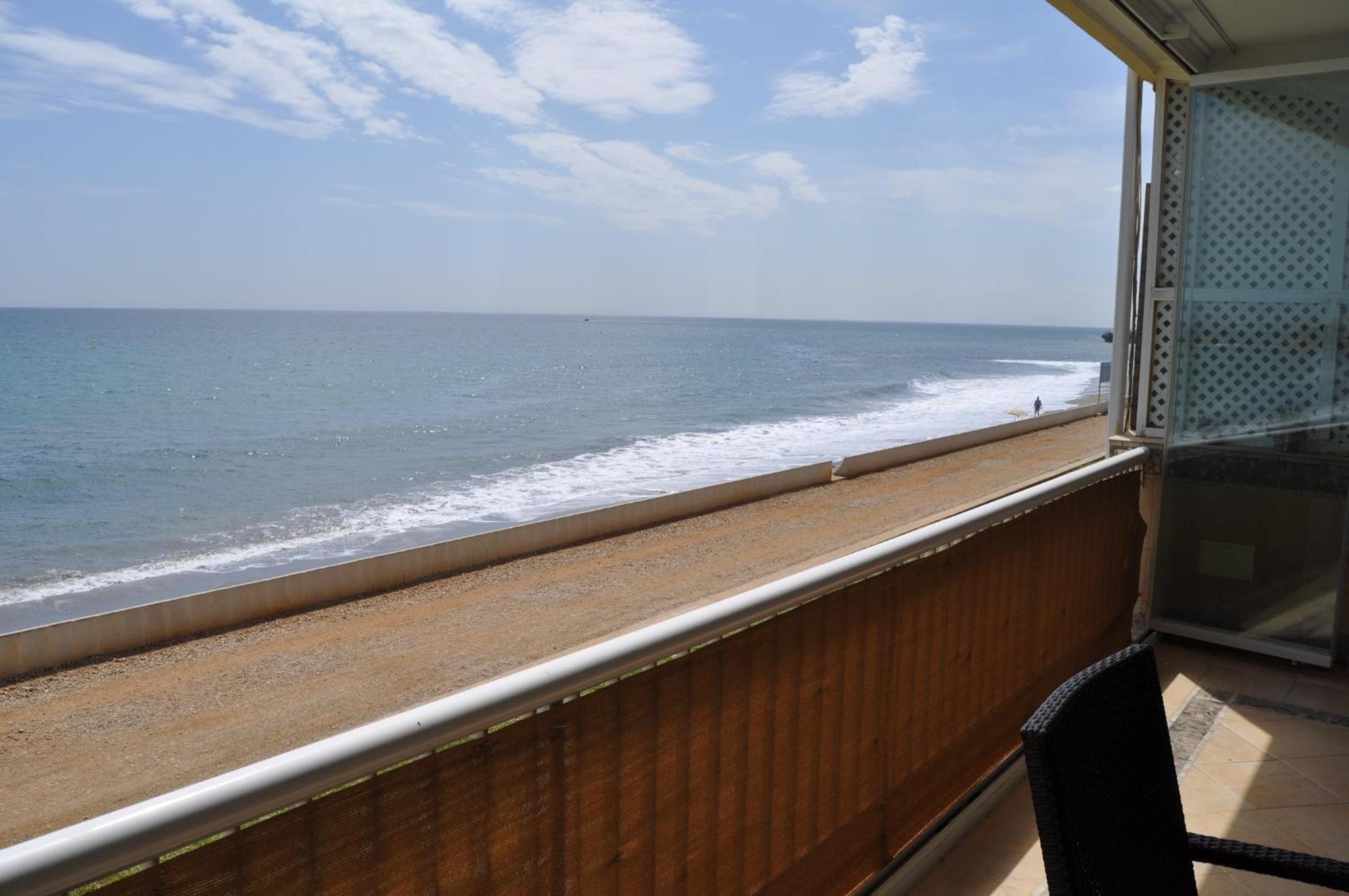 Magnificent Front Sea Views Apartment photo 1