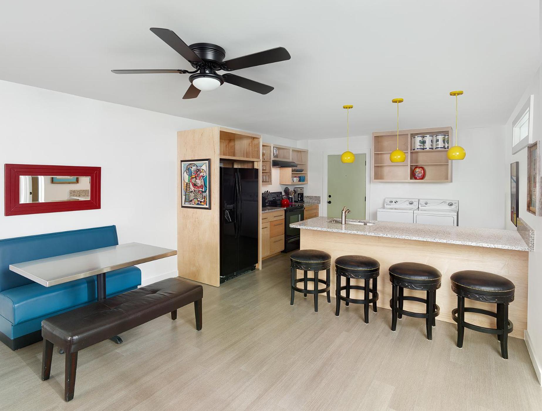 Folly Vacation Great Location, Super Cute & Spacious Apt B view 4