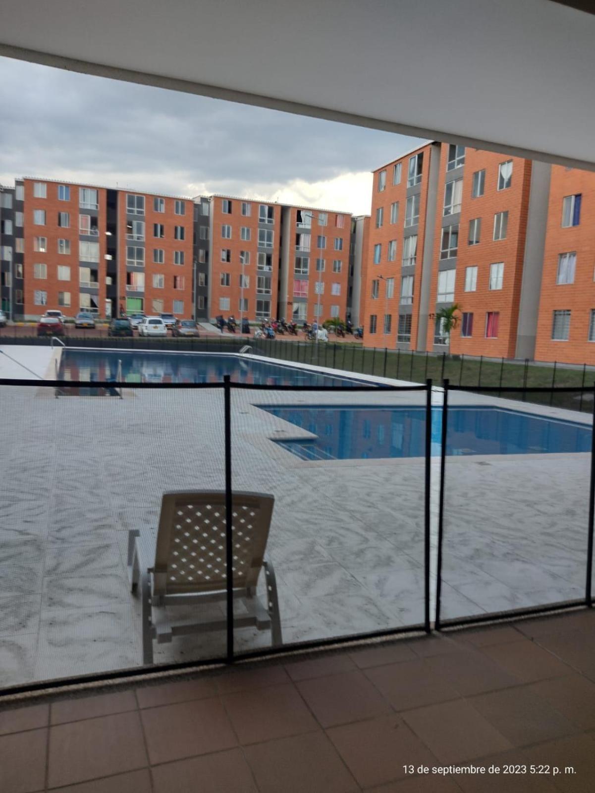 Apartamento con parqueadero y piscina
