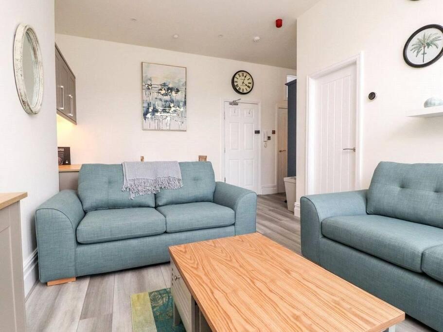 The Hideaway - Perfect couples retreat with Free parking on driveway view 5