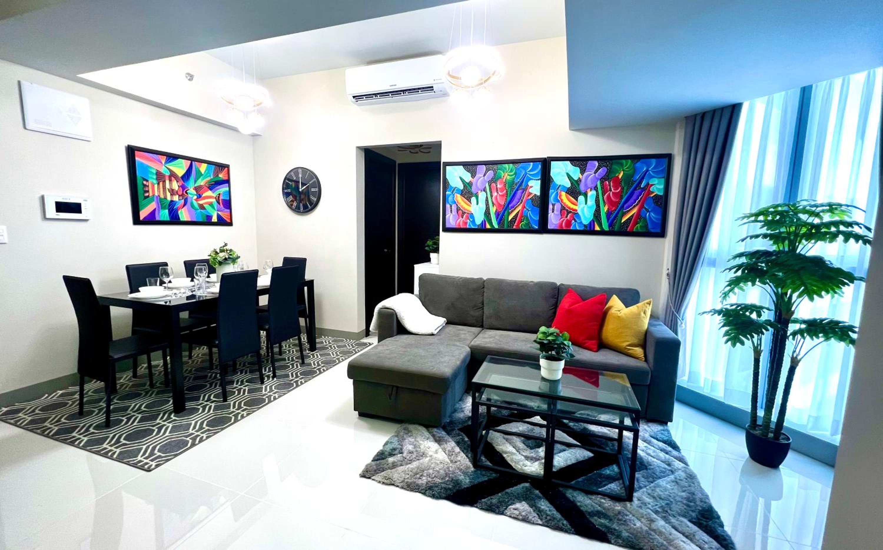Cozy 2 Bedrooms in BGC with Balcony Bathtub 600Mbps