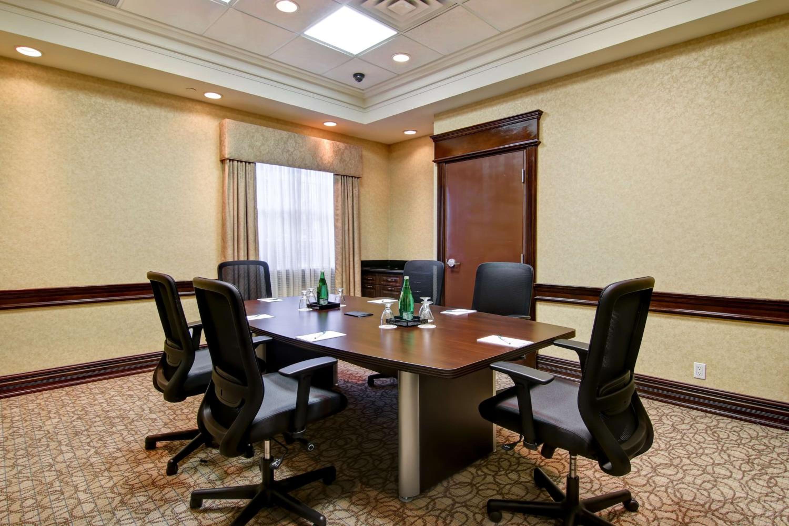 Homewood Suites by Hilton Burlington - Property Image 9