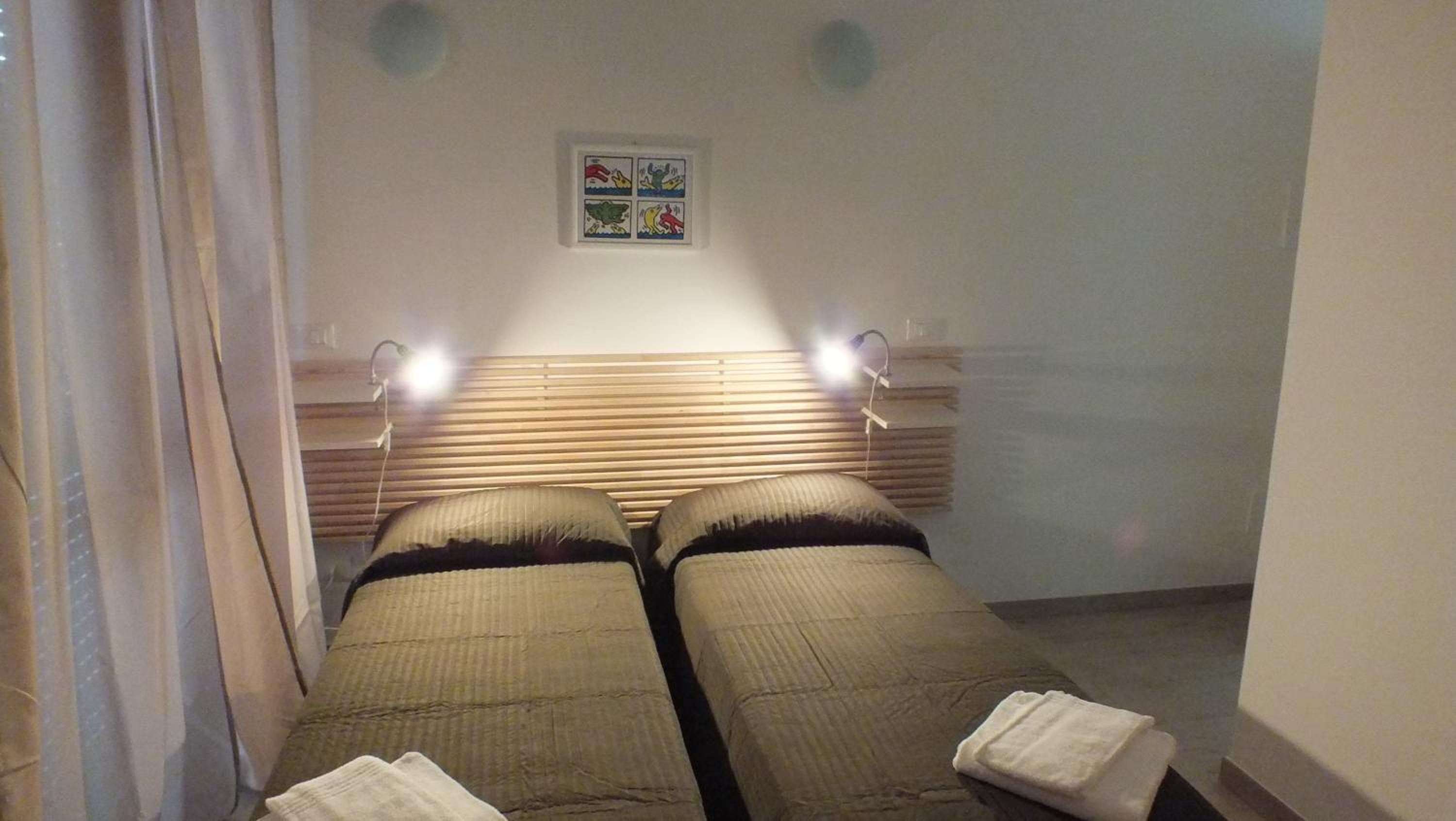 The Green Gate - Airport Guest House view 5