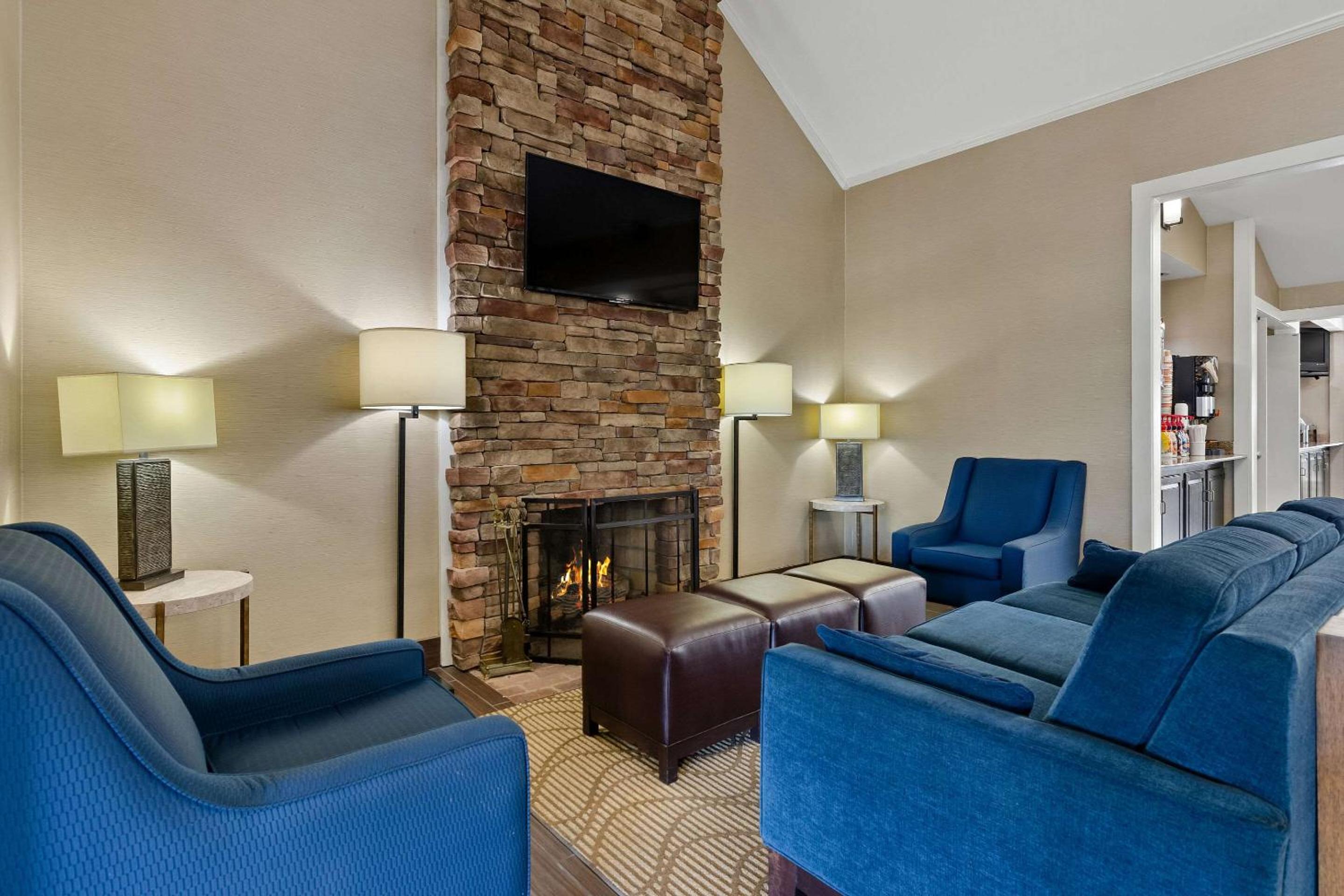 Spark by Hilton Wytheville Holston Rd I 81 view 4