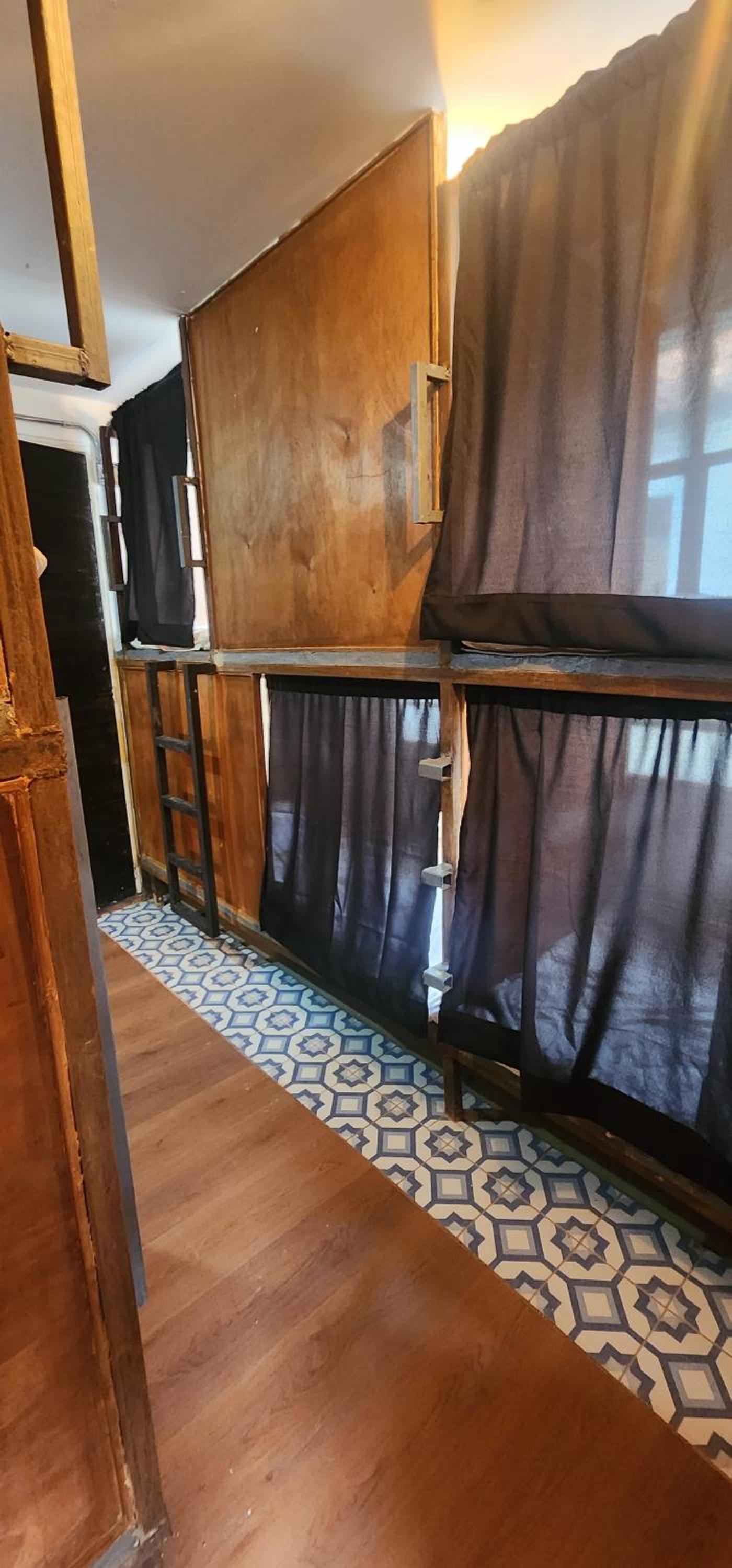 Portelli Hostal Zona G