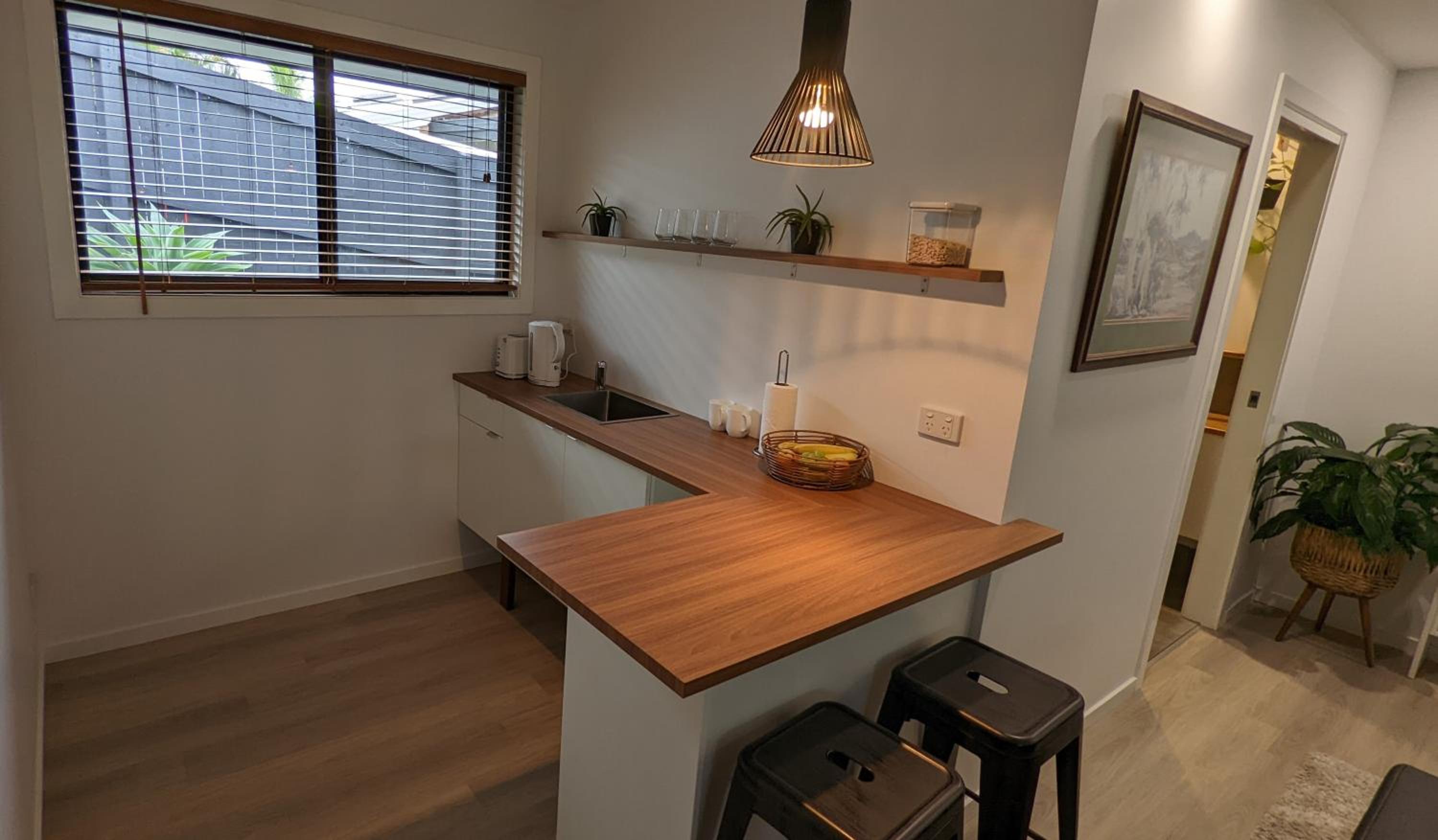 'Stay in Carrara' A private guest suite not a share house
