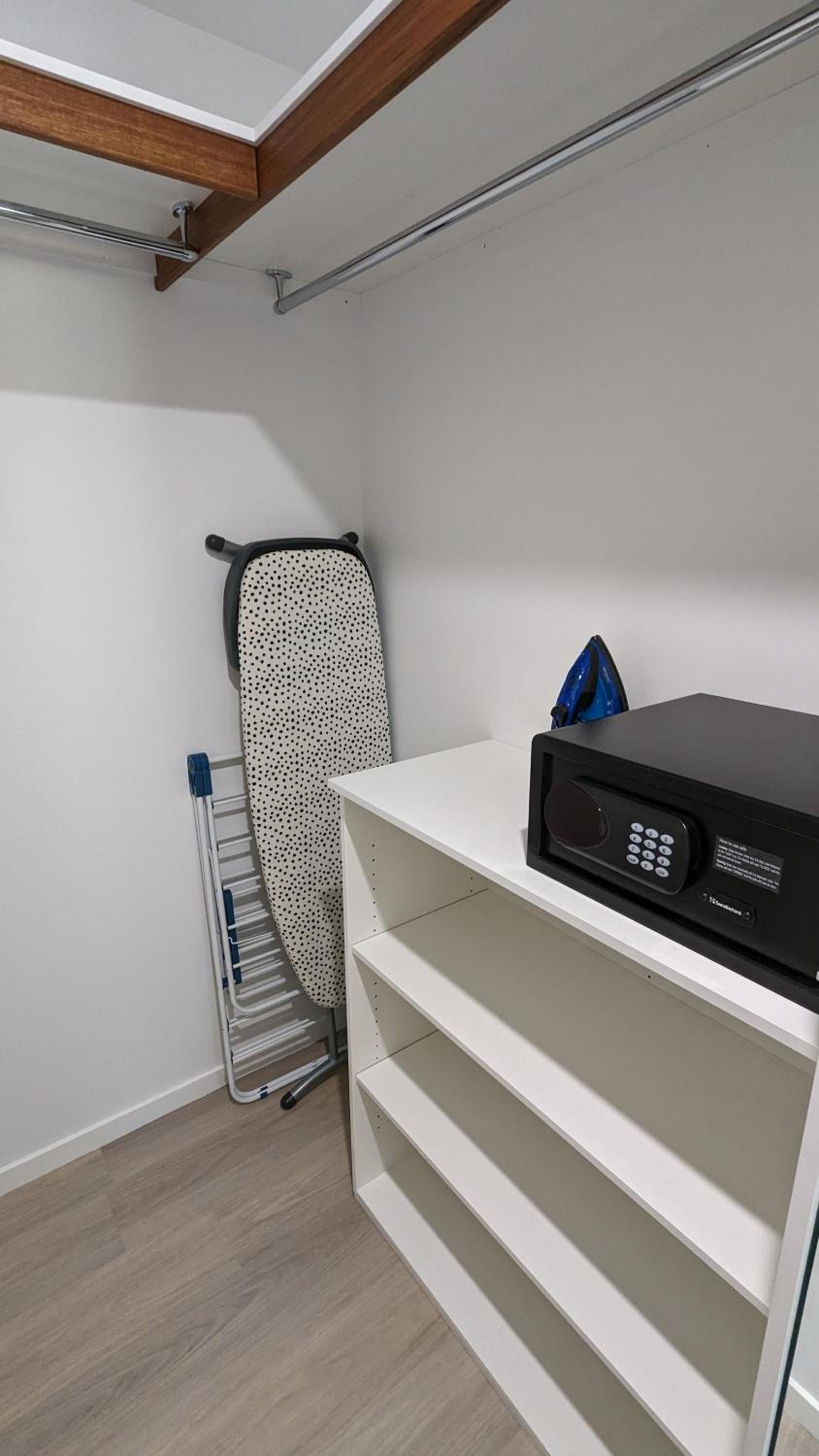 'Stay in Carrara' A private guest suite not a share house